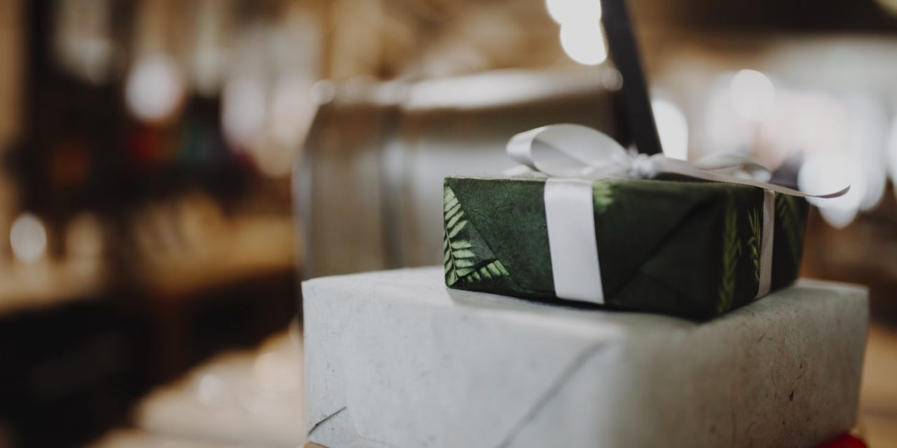 Anniversary Gifts for Him in Malaysia – 15 Ideas You Wish You Thought About Sooner